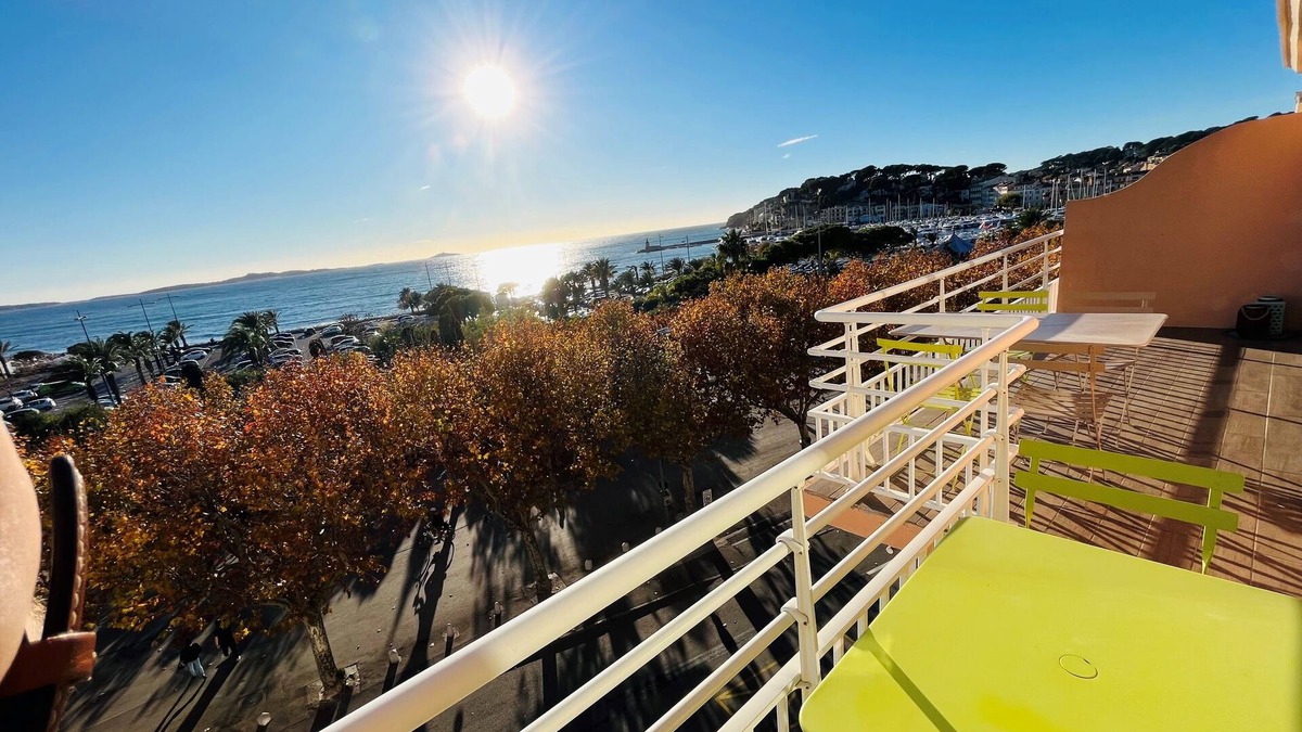 Sanary-sur-Mer Apartment | Superb apartment Grand sea view Full center
