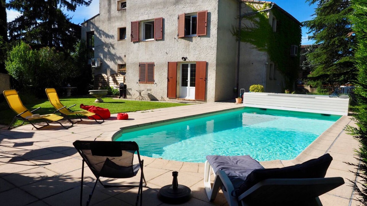 Volx Apartment | Superb apartment in a villa with swimming pool in a quiet location!