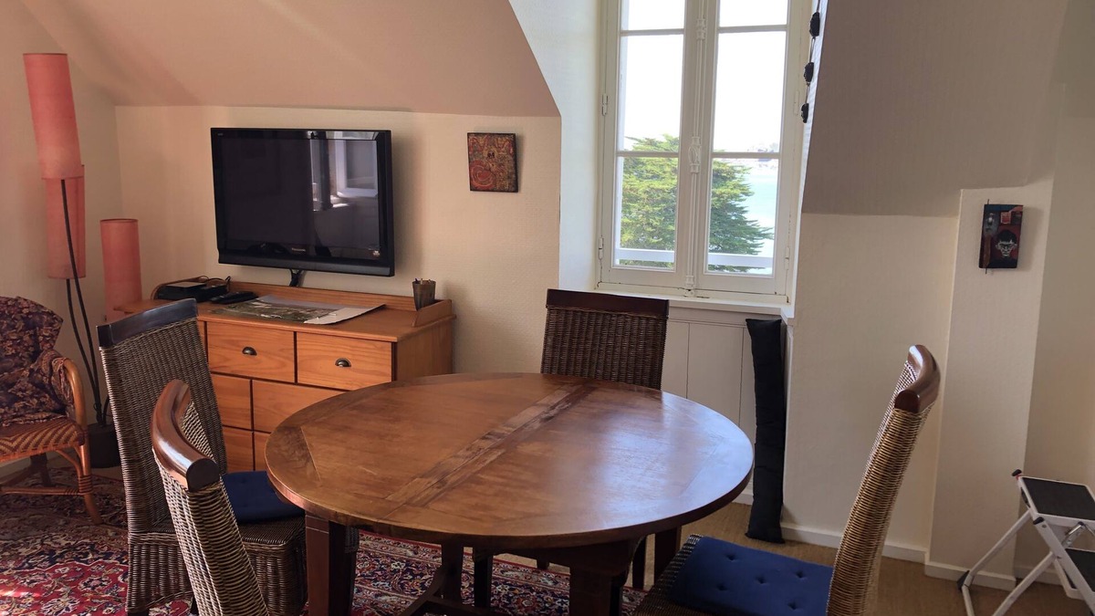 Pleherel-Plage-Vieux-Bourg Apartment | Superb apartment in old villa