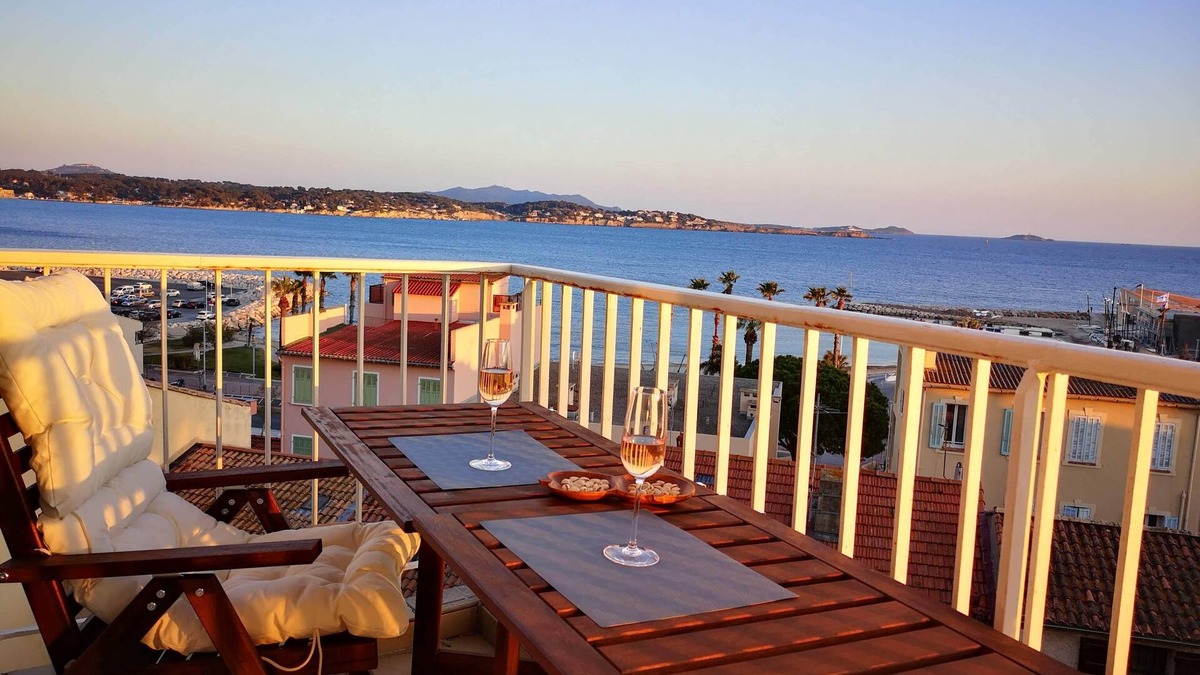 Bandol Apartment | Superb apartment with port and sea view, large balcony, quiet, free parking, wifi