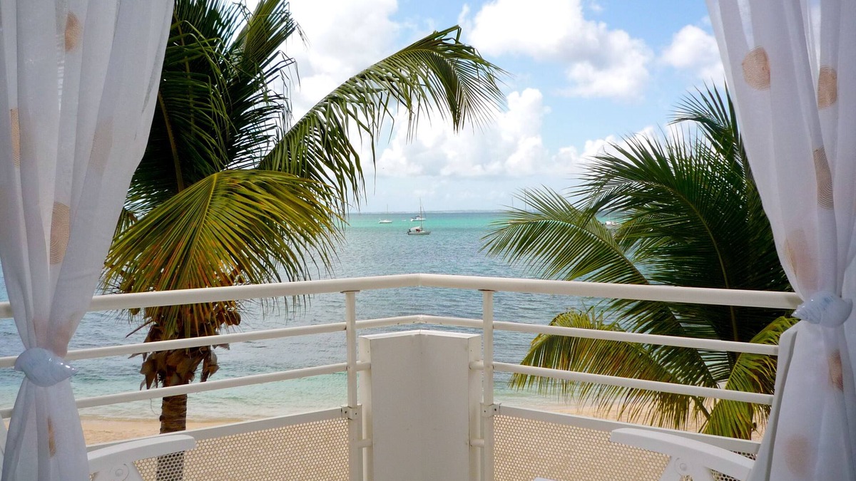 Marigot Condo | Superb Beachfront Studio with Ocean View in Marigot