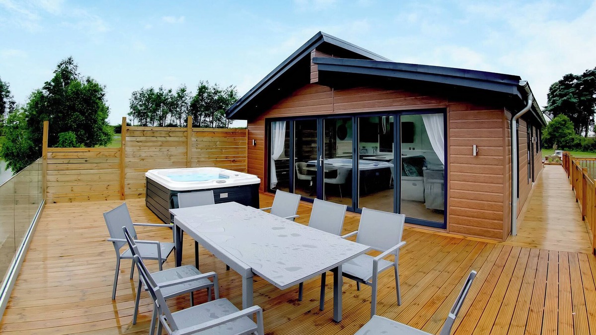 Laceby Ski Chalet | Superb bespoke lodge with four bedrooms sleeping up to ten people.