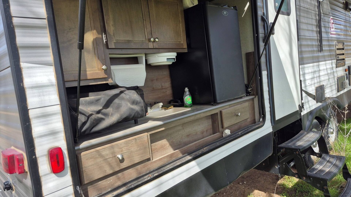 Glencoe RV Rental | Superb campground in Glencoe with travel trailer that sleeps7 to 8 people.