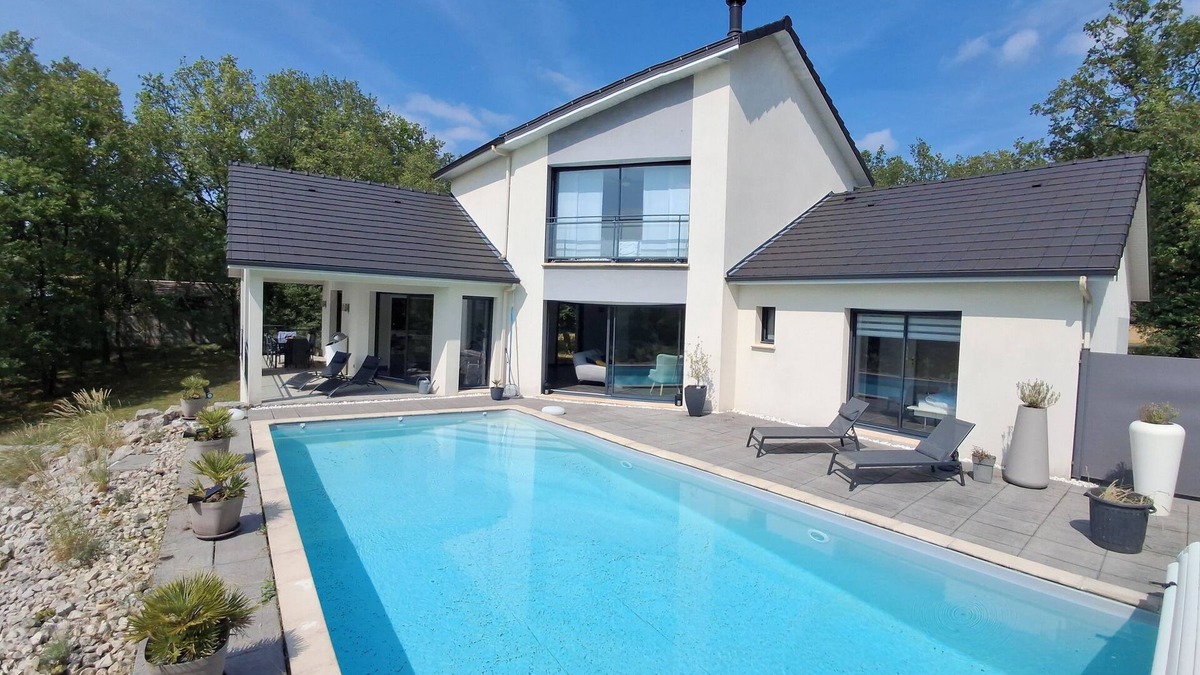 Chasteaux House | Superb contemporary villa 160m2 swimming pool, 2000m from the lake of Causse.en Correze