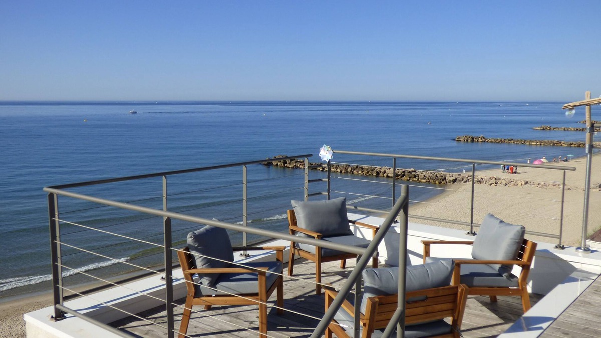 Palavas-les-Flots Apartment | Superb Duplex on the Beach, panoramic view of the Mediterranean, rated 5*, 8 Pers