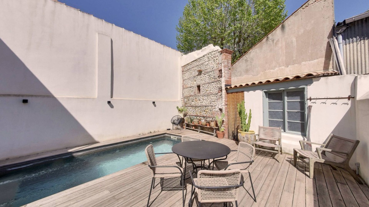 Saint-Assiscle House | Superb family workshop townhouse with pool and garage