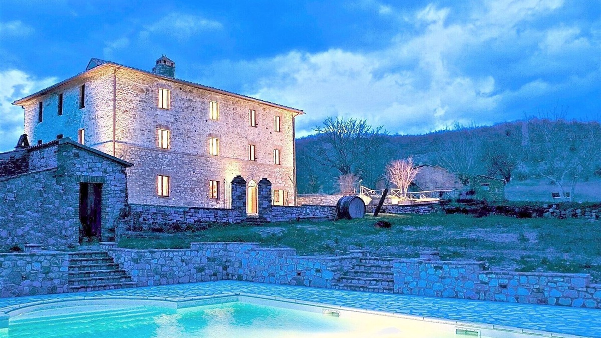 Monte Castello di Vibio House | Superb Farmhouse with Swimming Pool in the Green Heart of Italy