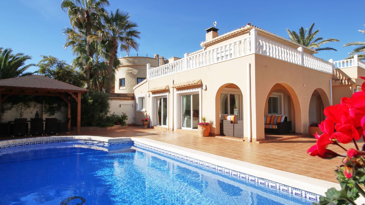 Orihuela Costa Villa | Superb luxury Villa With Private Pool, 2 Minute Walk to sandy Blue Flag beach.