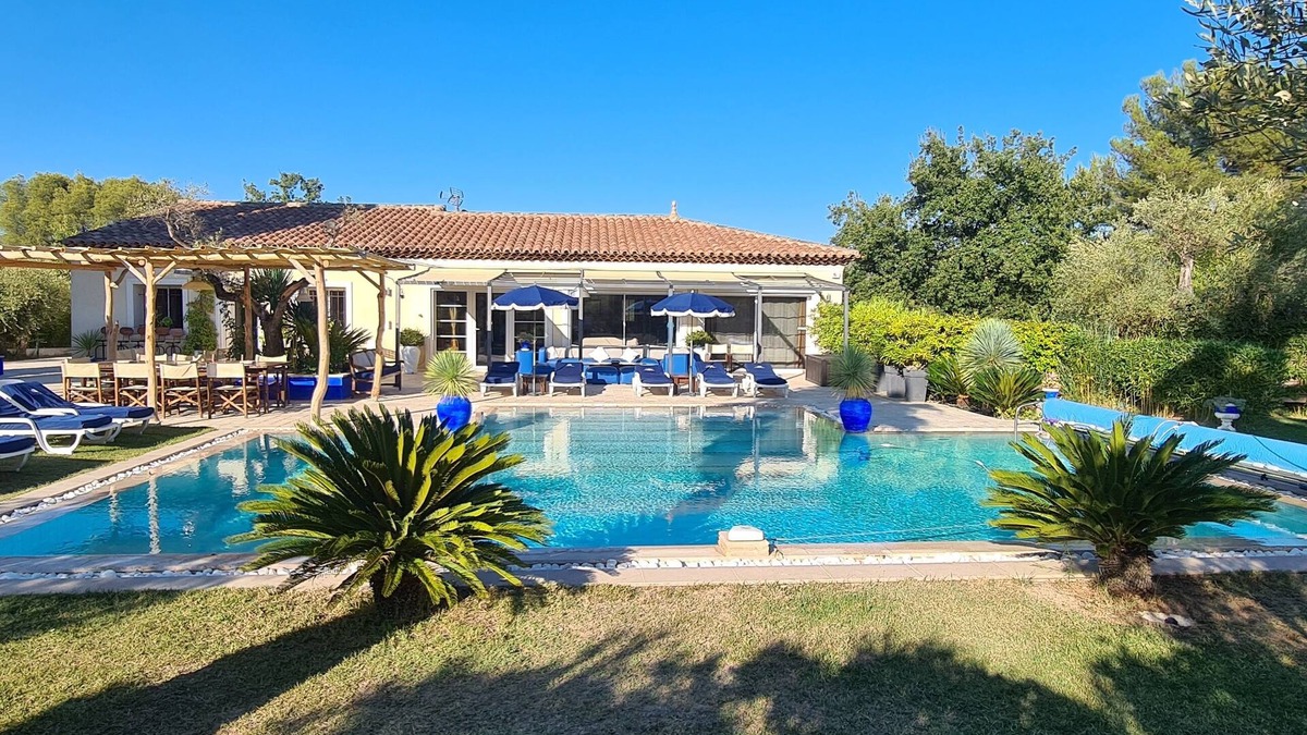 Le Beausset Villa | Superb luxury villa rental with heated pool