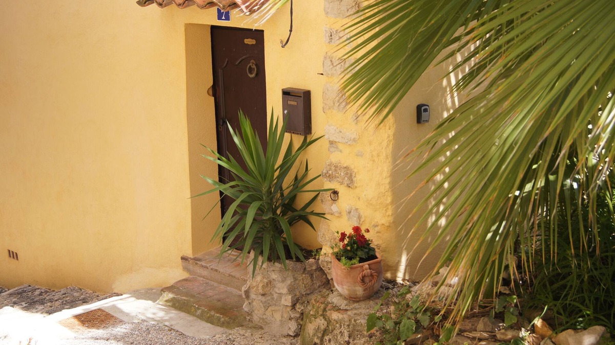 Callas House | Superb Provencal Village House with South Facing Roof Terrace with Stunning View