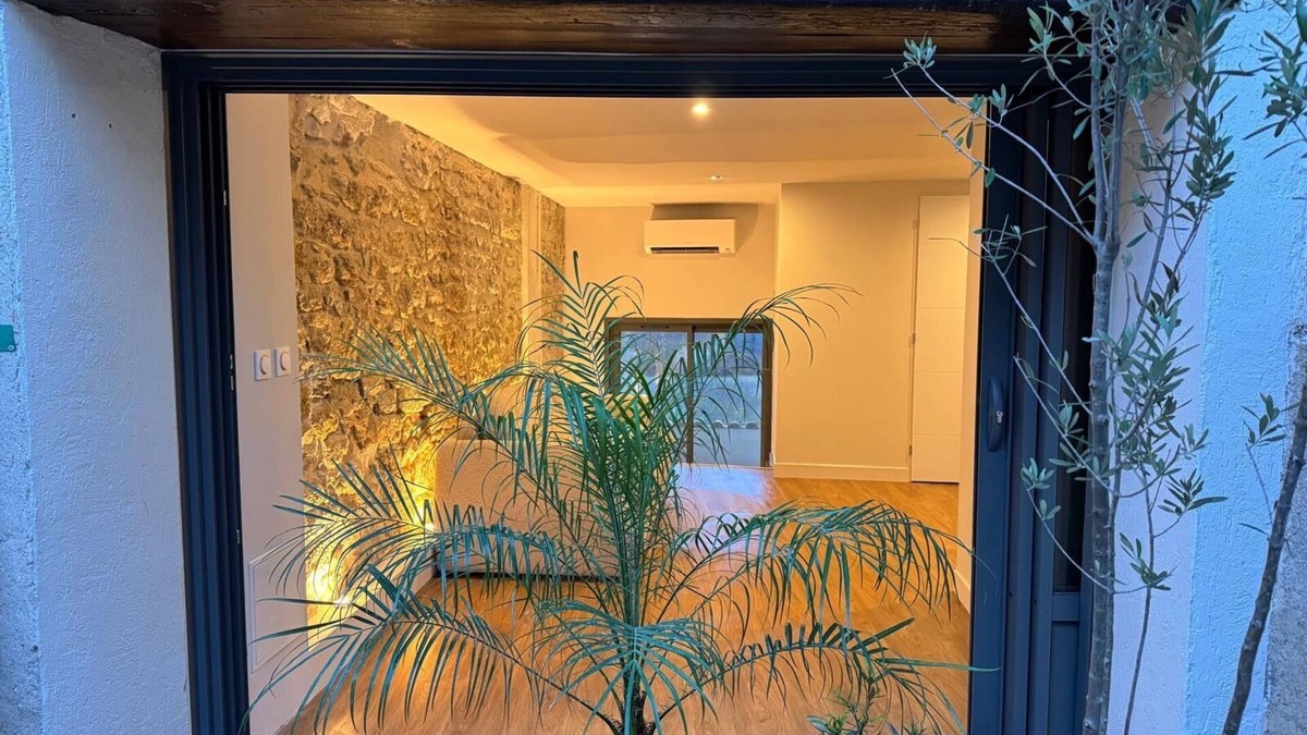Balaruc-le-Vieux Apartment | Superb renovated studio in medieval house with terrace and view of Thau lagoon