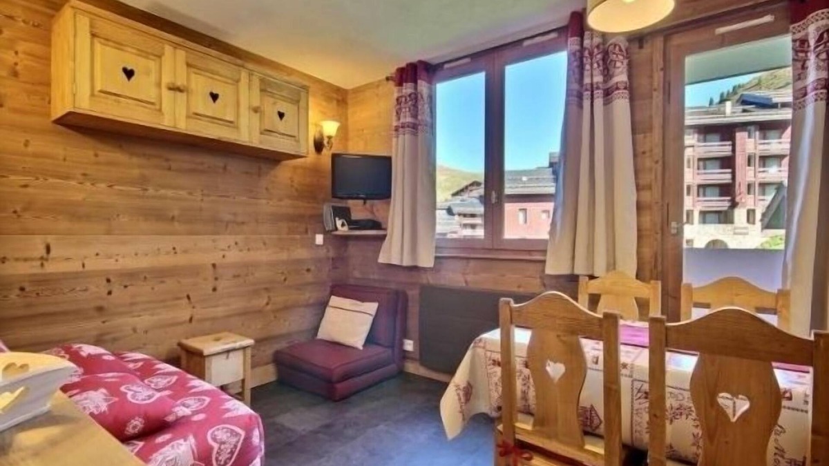 Belle Plagne Apartment | Superb studio-cabin for 4 on the slopes, balcony, ski locker, parking