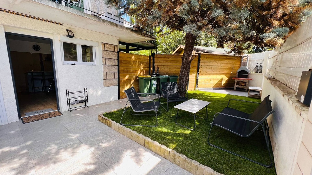 Bagneux Apartment | Superb studio with private entrance and garden