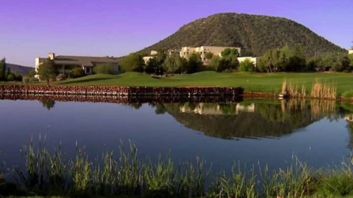 Oak Creek Condo | SUPERB SURROUNDINGS! 2BDR SLEEPS 8! GOLF/2 POOLS!