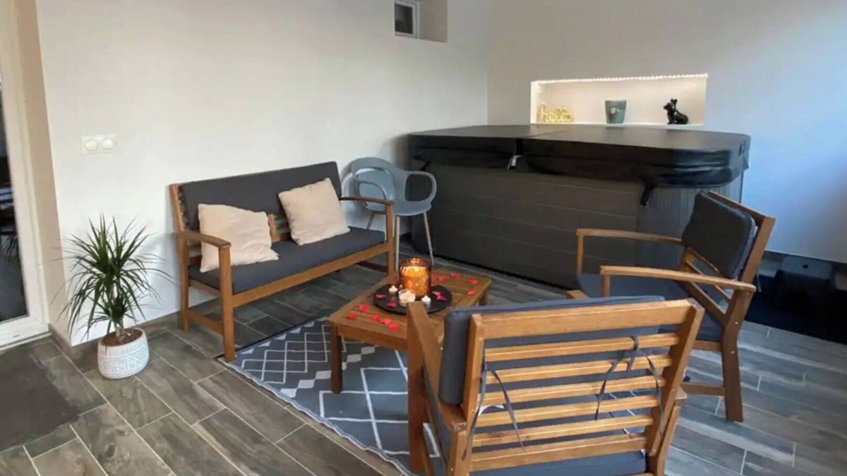 Quincy-Voisins Apartment | Superb T2 with private Jacuzzi near Disney