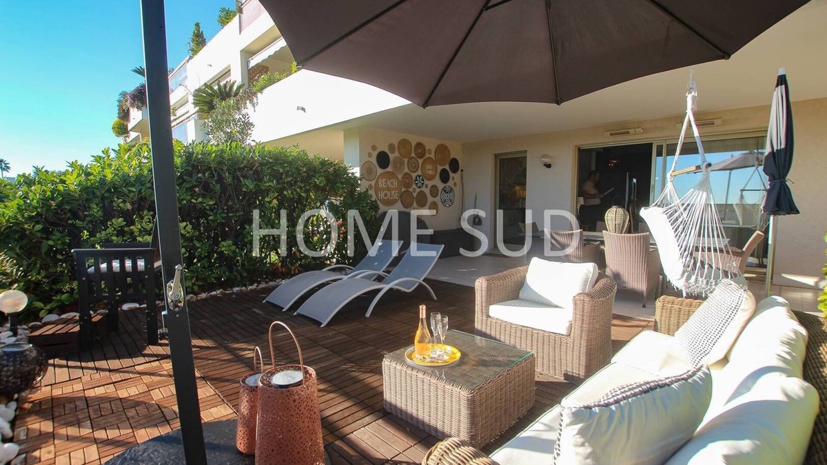 La Croix des Gardes Apartment | Superb terrace with sea view for your holidays in Cannes!