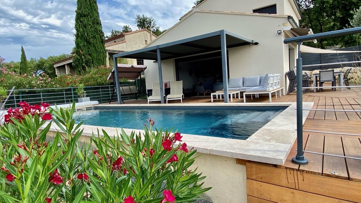 Saint-Martin-d'Ardeche Villa | Superb villa, very comfortable. 5 stars. Air conditioning, swimming pool, Jacuzzi and sauna.