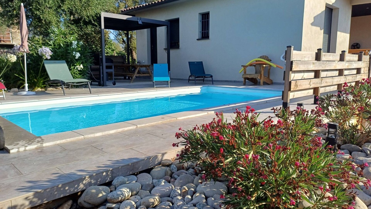 Solaro Villa | Superb villa, 5km from Solenzara. Air-conditioning, swimming pool, fenced grounds.