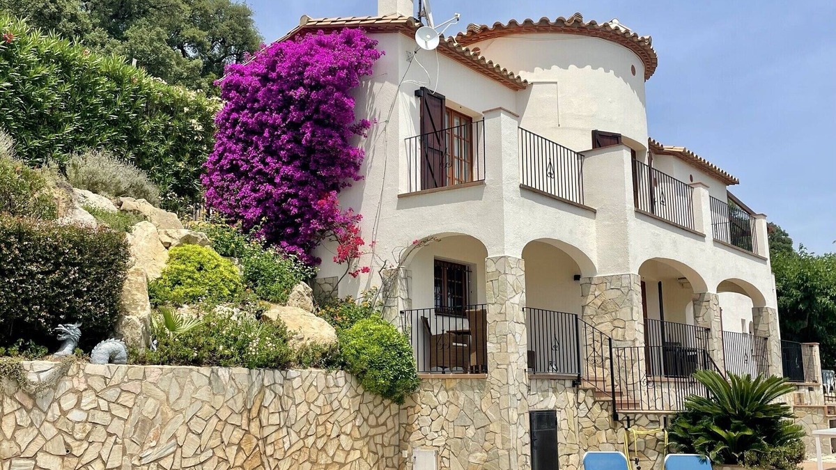 Calonge Villa | Superb Villa with Private Heated Pool + Stunning Sea and Mountain Views.