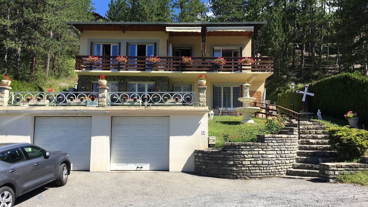 Barcelonnette Apartment | Superbe Appartement en rez de Chaussée de Villa Plein sud
