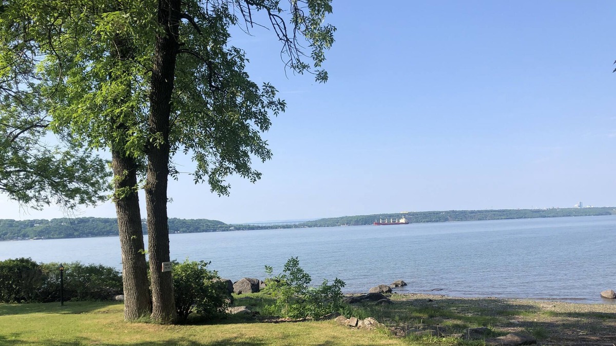 Saint-Nicolas House | Superbe Chalet en Bordure de Fleuve