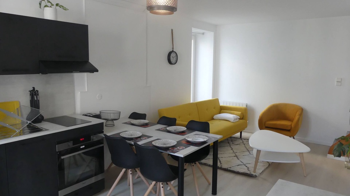 Saint-Pierre-d'Oleron House | Superbe Maison Rénovée en Centre-ville