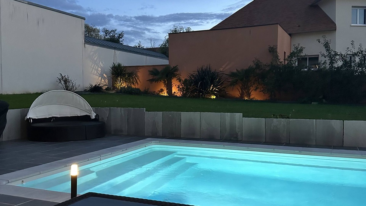 Fontaine-Etoupefour House | Superbe Villa Avec Grand Jardin et Piscine Chauffée. Quartier Privé Calme