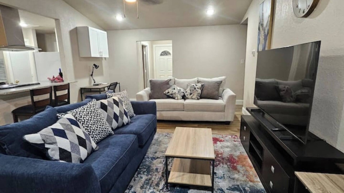 Fort Worth House | SUPERHOST. Luxury home in Haltom n City! Baby Crib,Near Lake, Parks &Golf course