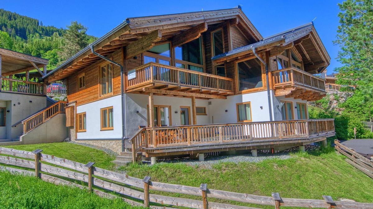 Zell am See House | superior Chalet - 50m to Skilift