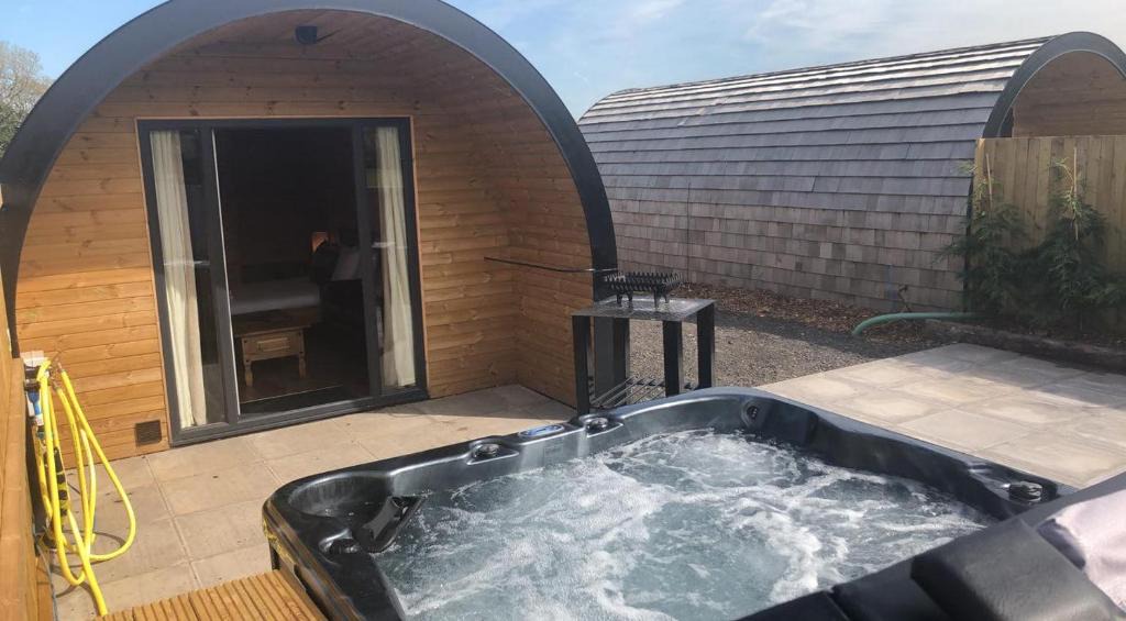 Frodsham Hotel | Superior Glamping Pod with Hot Tub