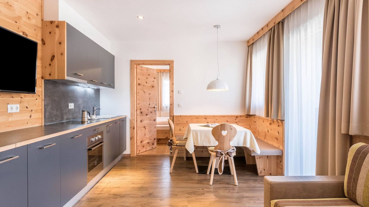 Gudon Apartment | Superior Holiday Apartment 'Marialisa Tulip' with Mountain View, Whirlpool & Wi-Fi
