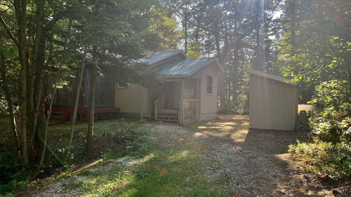 Paradise House | Superior Home - A Cabin in the Woods with SCREENED IN PORCH & Beach Access 🏖
