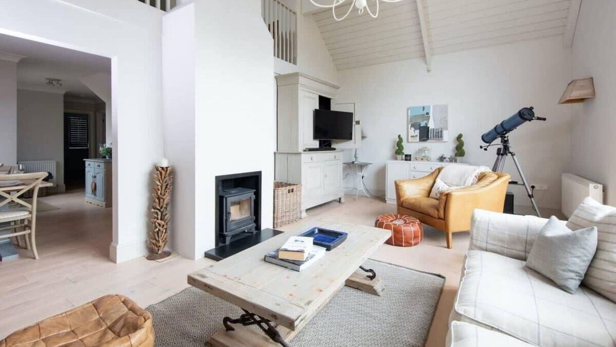West Wittering House | Superior house for 6, near beach w/parking/garden