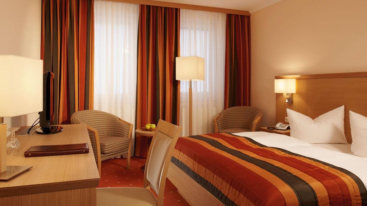 Neustadt in Sachsen House | Superior room, shower or bath, WC - Parkhotel Neustadt