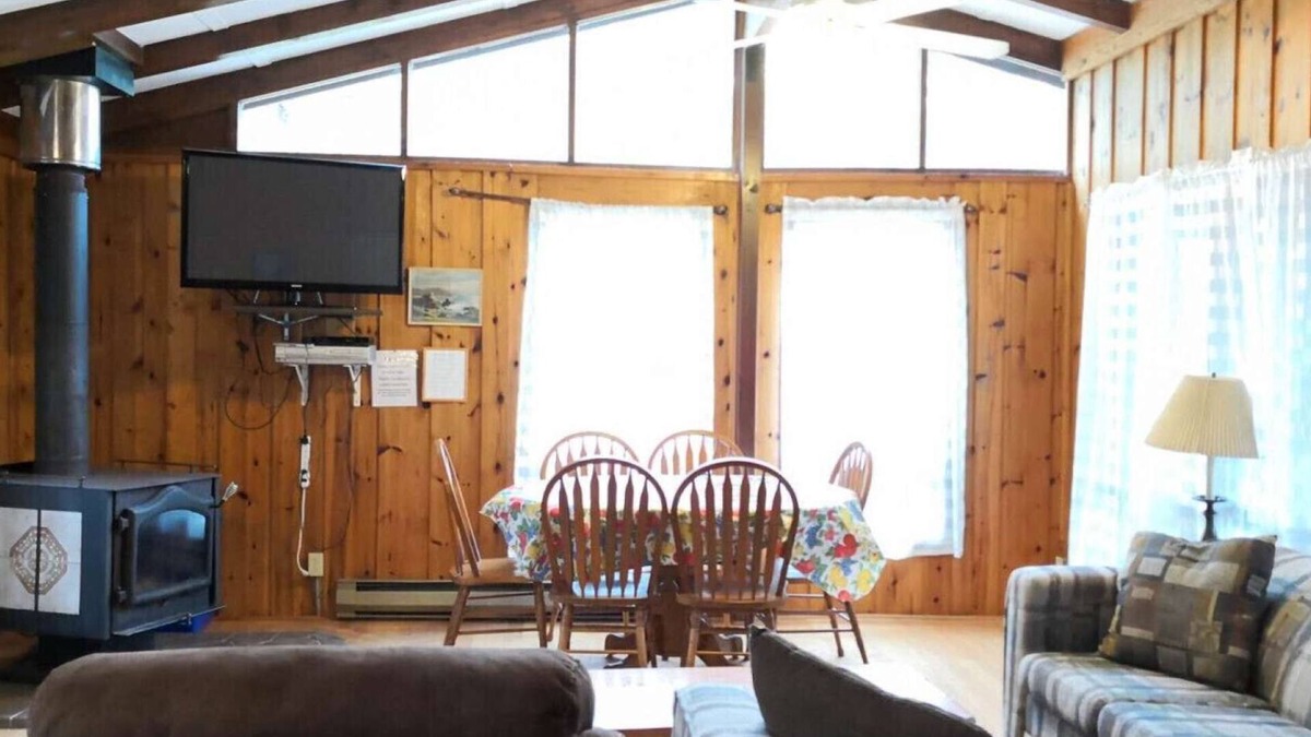 Seguin Cabin | Superior Three-Bedroom Cottage