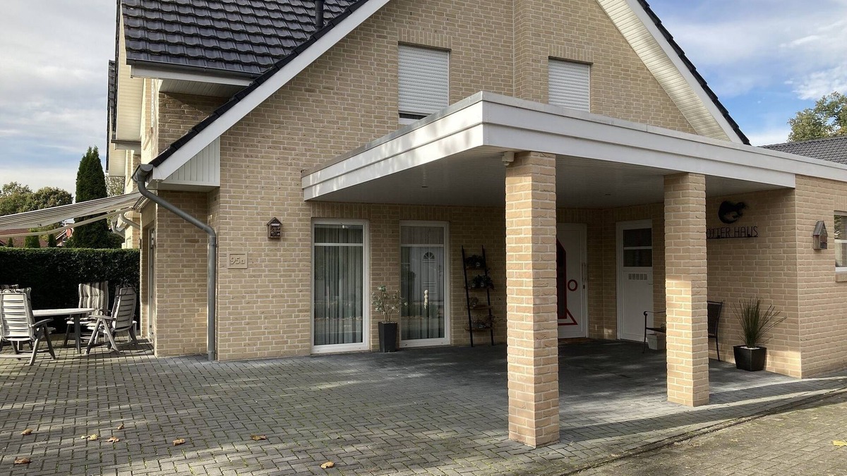 Haren House | Superschöne Voll Ausgestattete Doppelhaushälfte mit Carport