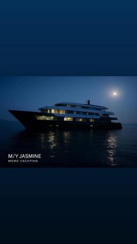 Sheraton Road -Sakkala Boat Rental | Supperyacht Jack Sparrow