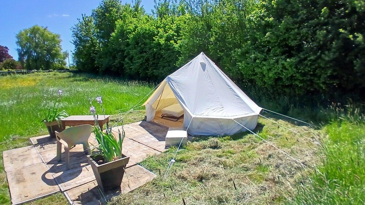 Ohey Cabin | "Sur les prés" is a tent set up in a meadow, 100% natural.