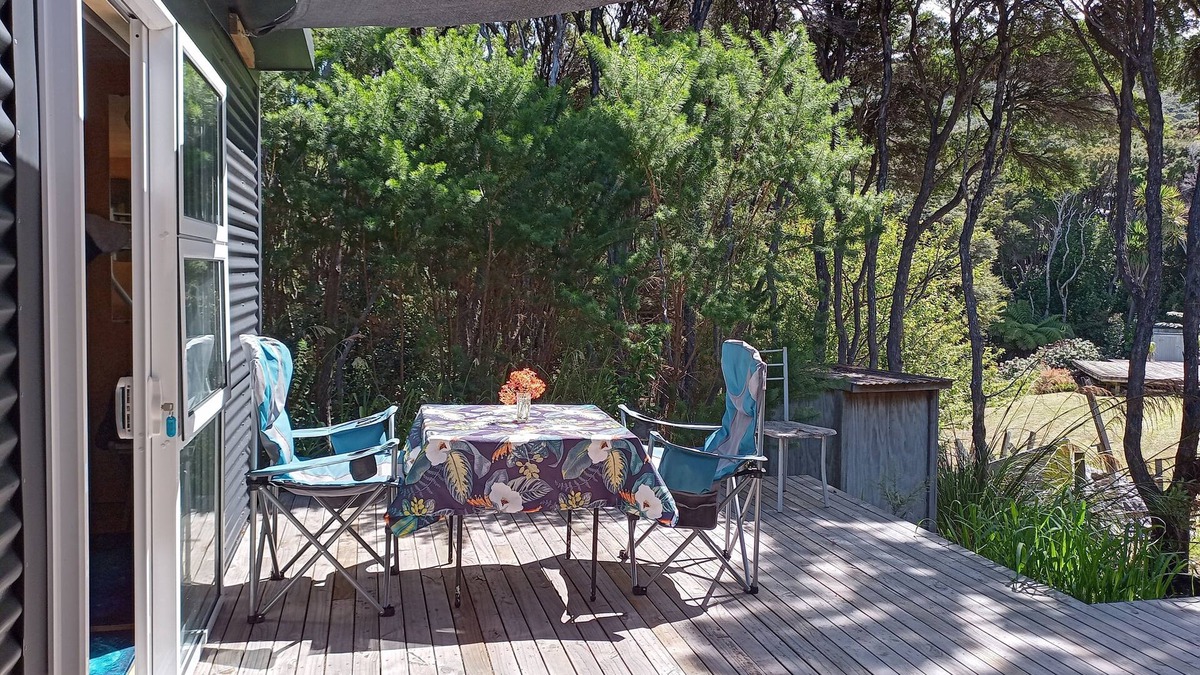 Great Barrier Island Cabin | Surfer's Studio, sleeps 3 , close to beaches, hot pools, shops and airport.