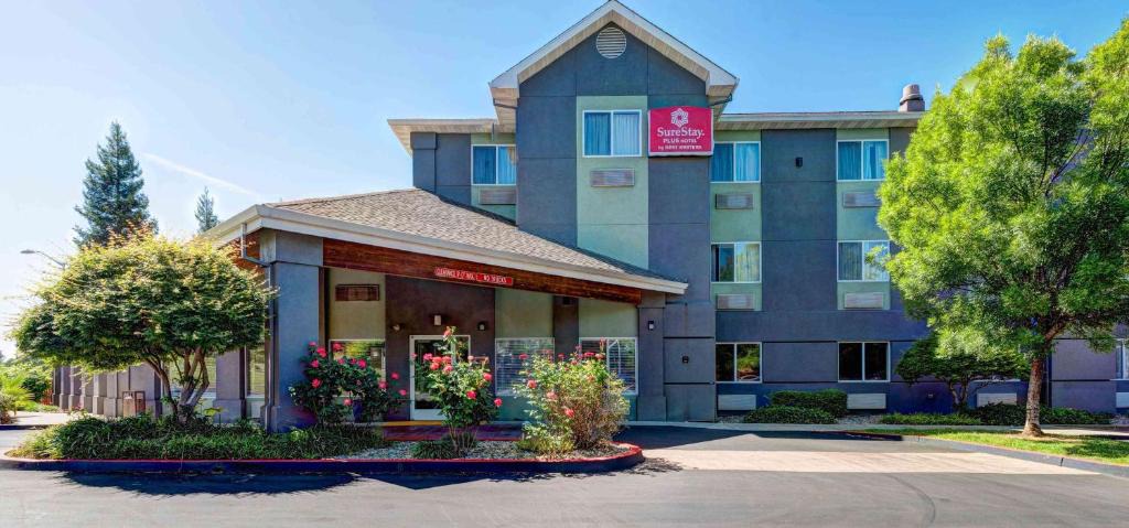 Redding Hotel | SureStay Plus Hotel by Best Western Redding