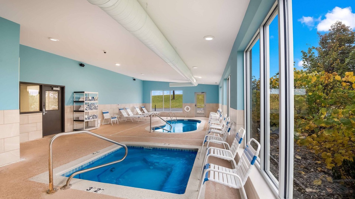 Jasper Hotel | SureStay Plus Hotel by Best Western Jasper