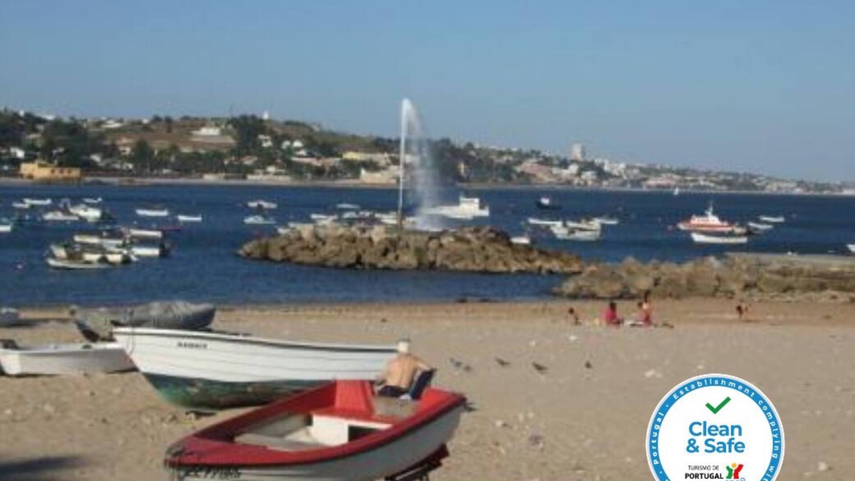 Paco De Arcos Apartment | Surf and beach just 3 min away walking