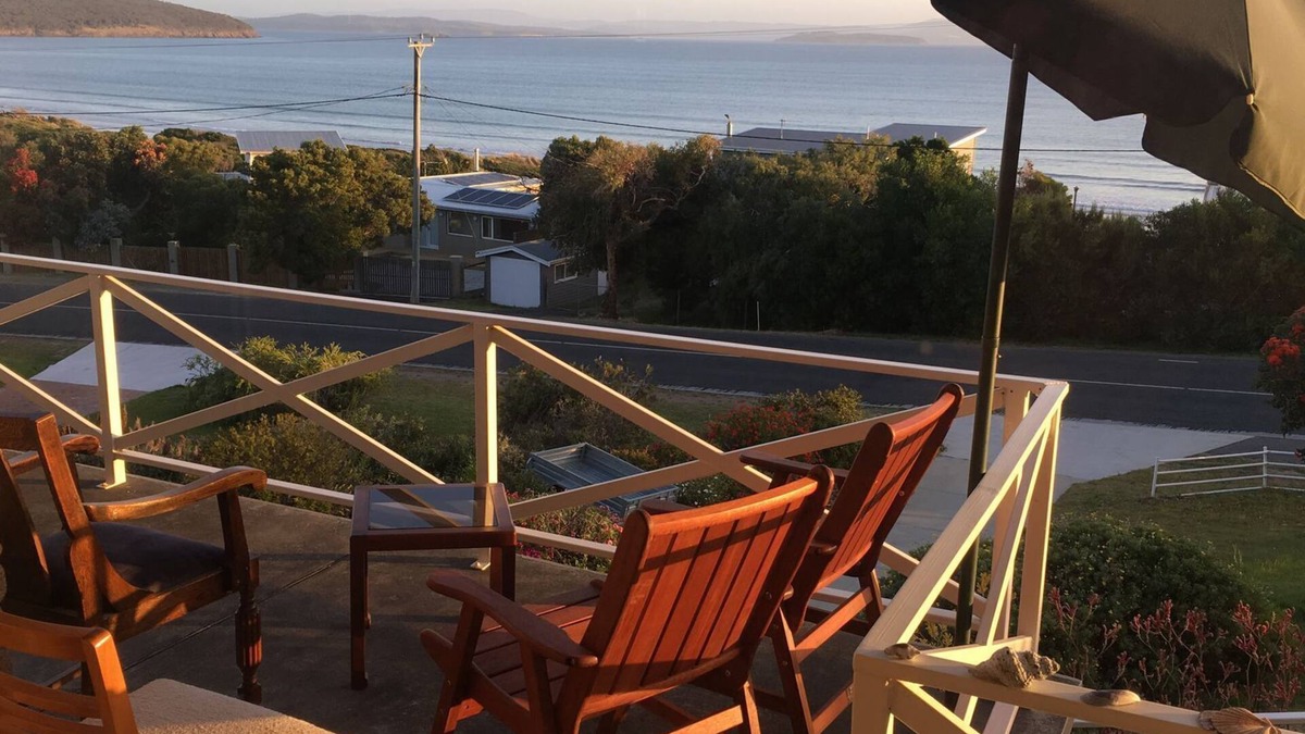 Dodges Ferry House | Surf Beach House - Park Beach - amazing views, sun & surf. Walk to the beach.