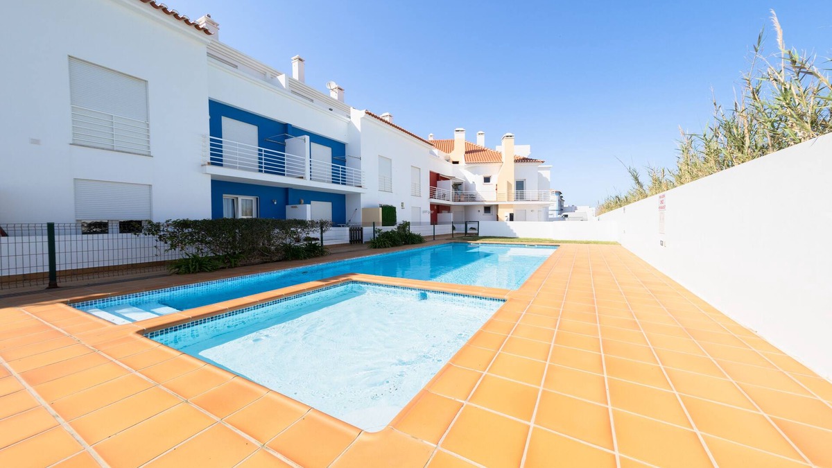 Ferrel Apartment | Surf Paradise Apartment Baleal Beach