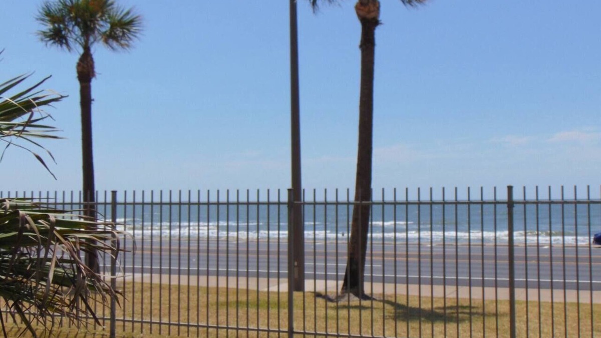 Galveston Condo | Surf's Up at the Dawn BEACH FRONT