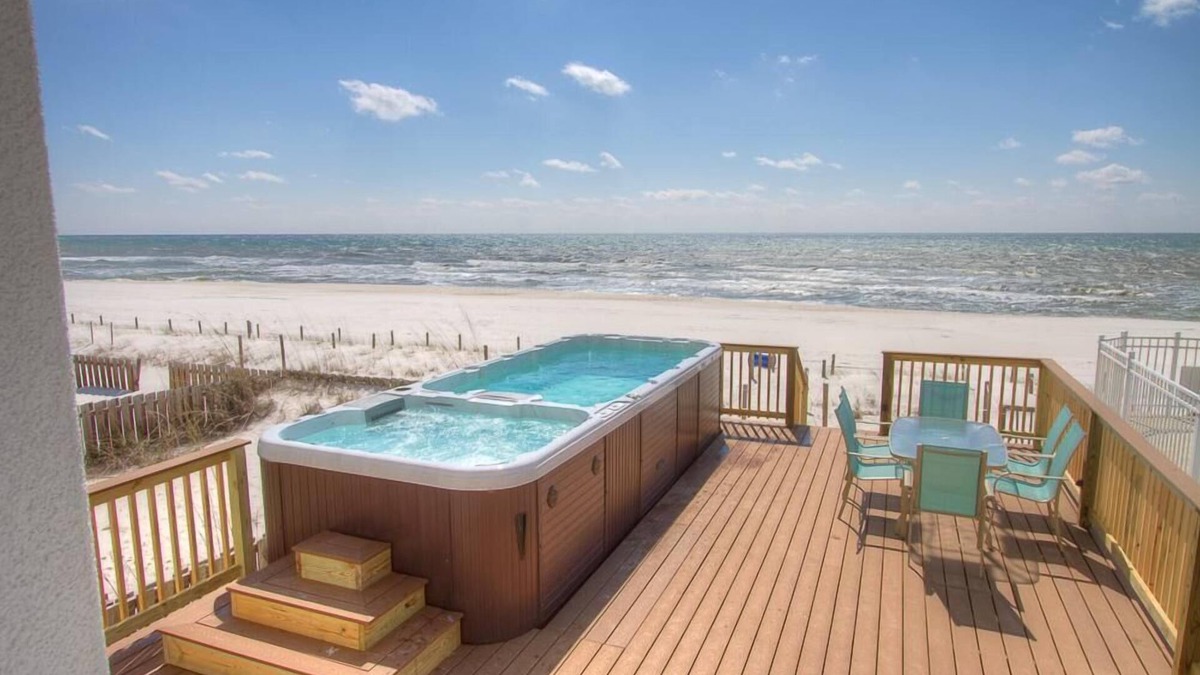 Silver Sands Beach Villa | Surf Song - Beachfront Home with SwimSpa!
