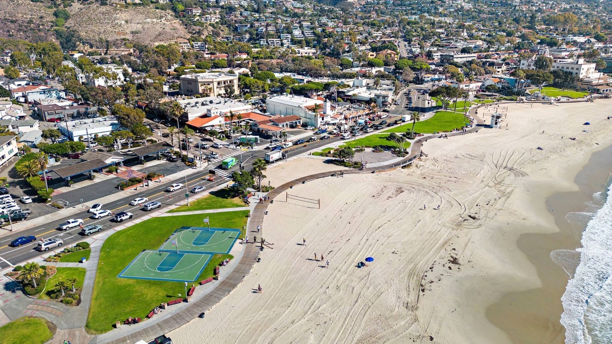 Laguna Beach Hotel | Surf, Swim and Relax: Beach and Comfort at Our Hotel! 7