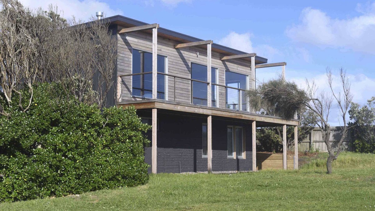 Port Campbell House | Surf View Beach House lives up to its name with expansive Southern Ocean Views.