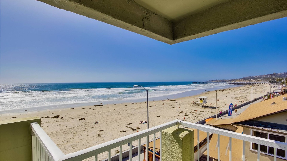 Pacific Beach Hotel | Surfer Beach Hotel