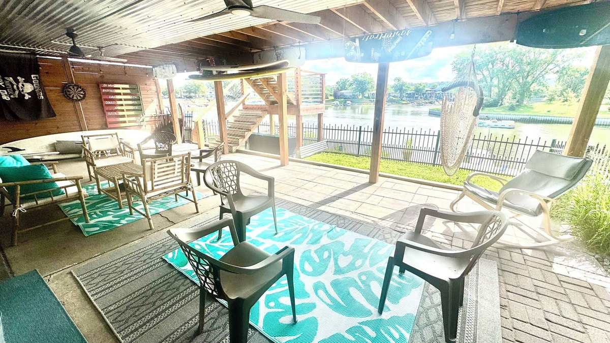 Waterloo House | Surfer Themed Lake House in Lake House in Waterloo NE